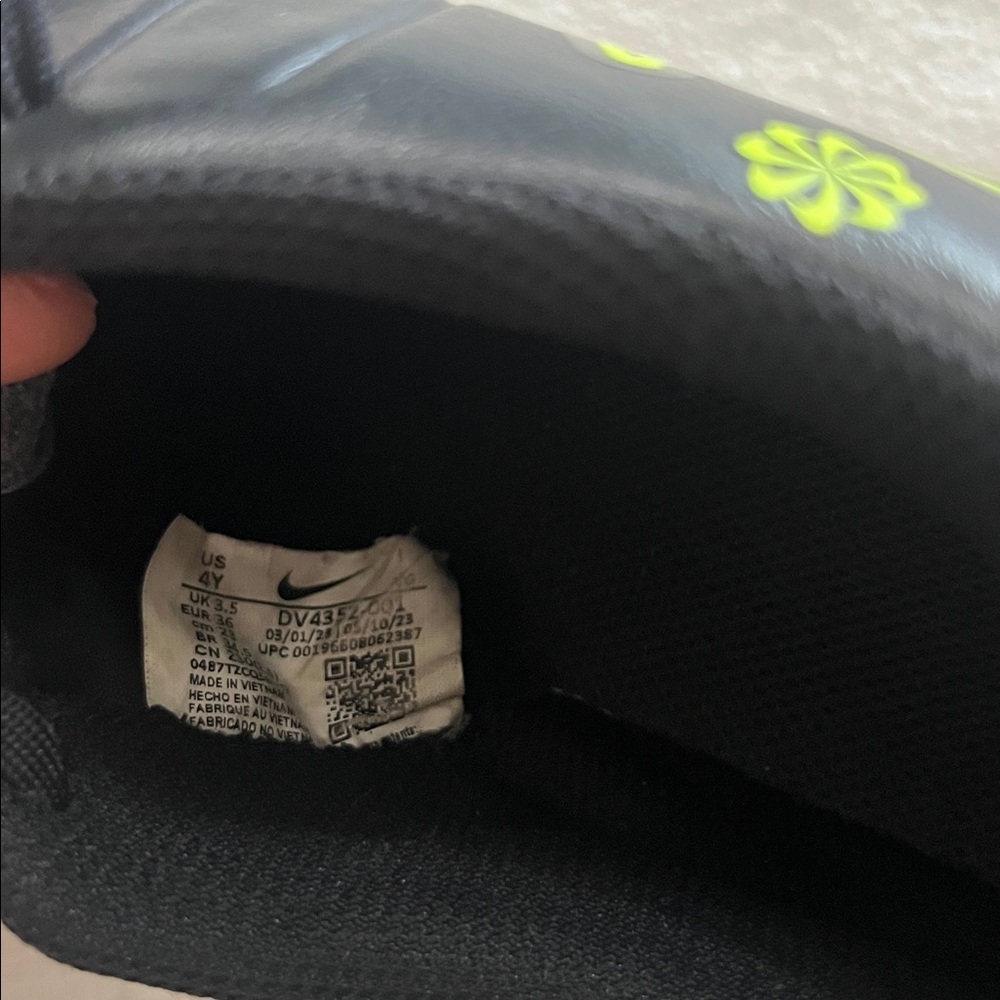 Nike Black Cleats with Neon Green Details - Picture 6 of 7